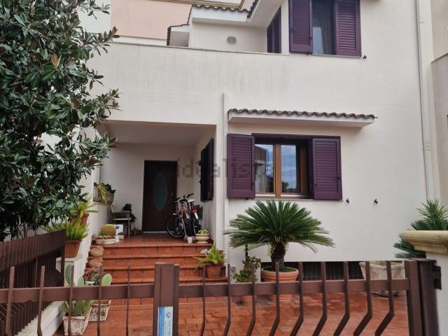 Villetta a schiera in vendita di 350 m² in Via Reggio Calabria, 9