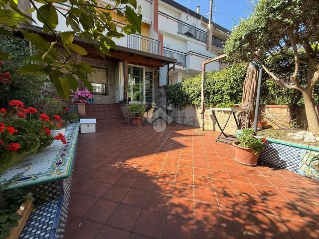 Villetta a schiera in vendita di 350 m² in Viale delle Magnolie, 28