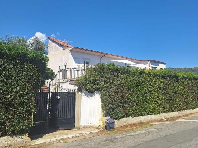 Villetta a schiera in vendita di 350 m² in Lungomare Joppolo