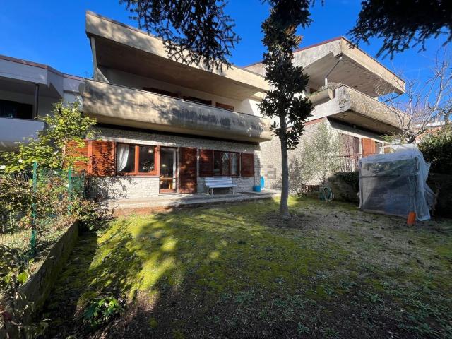 Villetta a schiera in vendita di 357 m² in Via degli Ulivi, 41