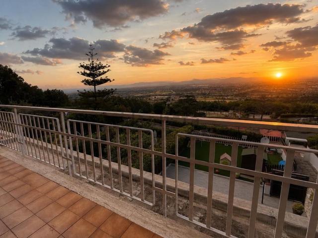 Villetta a schiera in vendita di 360 m² in Via Cupa delle Fescine, 35