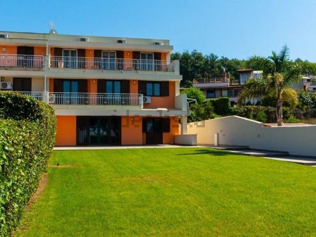 Villetta a schiera in vendita di 360 m² in Via Cupa delle Fescine, 35