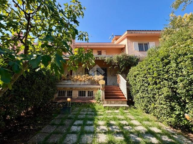 Villetta a schiera in vendita di 360 m² in Via Repaci, 3