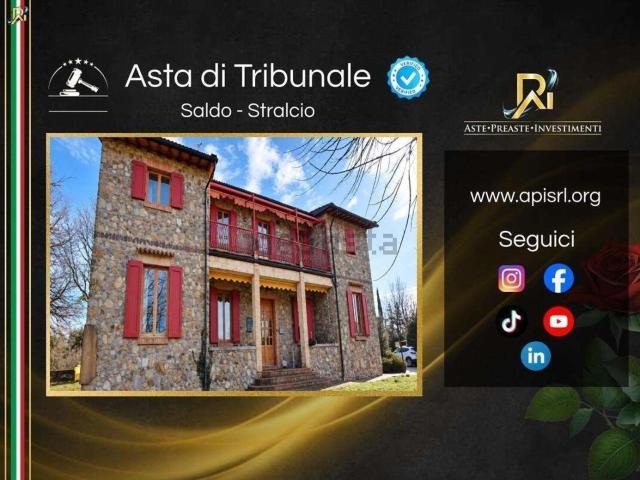 Villetta a schiera in vendita di 374 m² in Via Case Sparse, 1