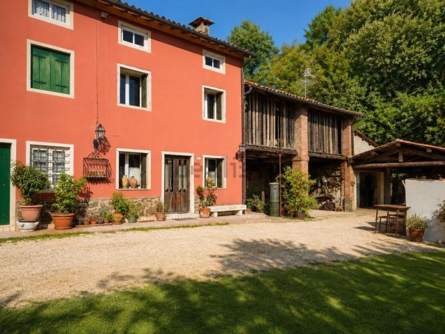 Villetta a schiera in vendita di 375 m² in Via Cavallaro