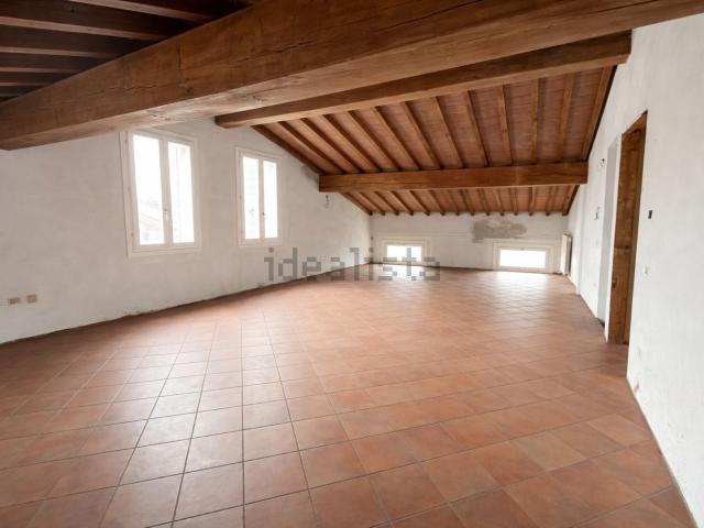 Villetta a schiera in vendita di 375 m² in Via Provinciale Ovest, 141