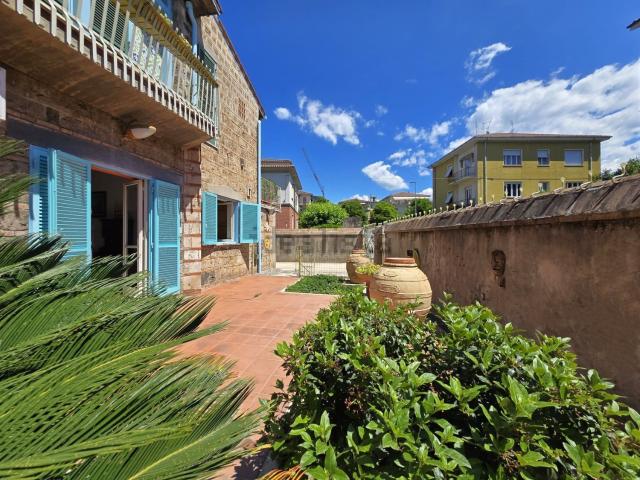 Villetta a schiera in vendita di 376 m² in Via Giovanni Verga
