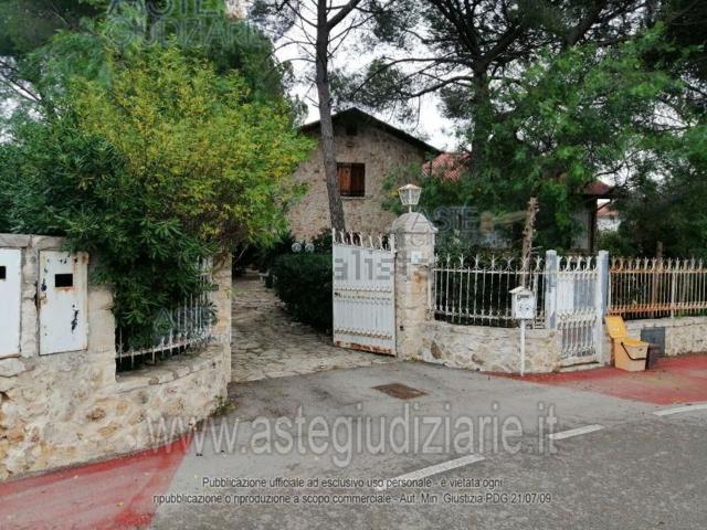 Villetta a schiera in vendita di 376 m² in Viale Lincoln, 18