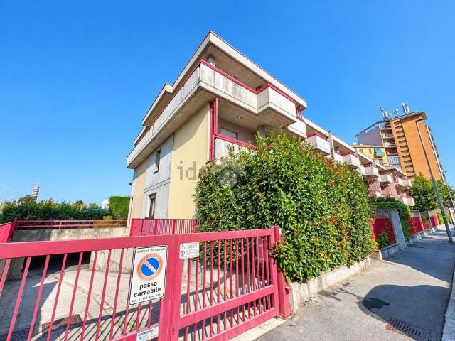 Villetta a schiera in vendita di 378 m² in Via Luigi Camoletti, 6
