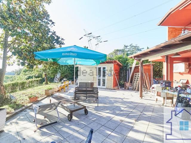 Villetta a schiera in vendita di 380 m² in Via Sersale, 73