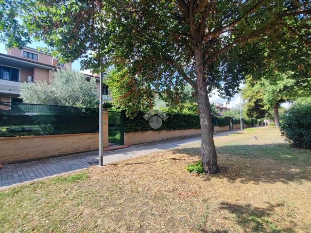 Villetta a schiera in vendita di 380 m² in Viale Ignazio d&apos Addedda, 250