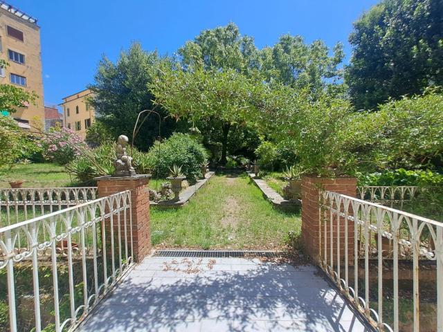Villetta a schiera in vendita di 382 m² in Piazza Antonio Gramsci, 1