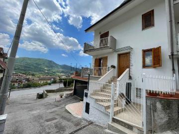 Villetta a schiera in vendita di 391 m² in Via V. de Caro
