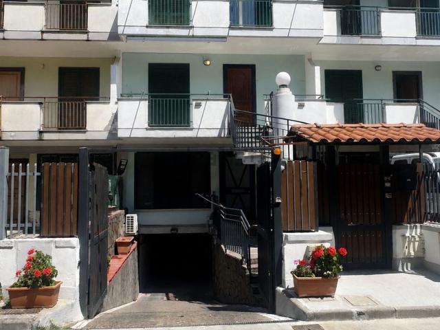 Villetta a schiera in vendita di 395 m² in Via Oasi Sacro Cuore, 81