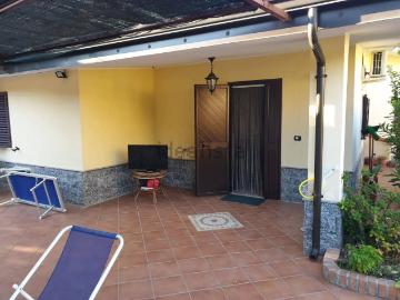 Villetta autonoma composta da ingresso cucina soggiorno con. 100m² Joppolo