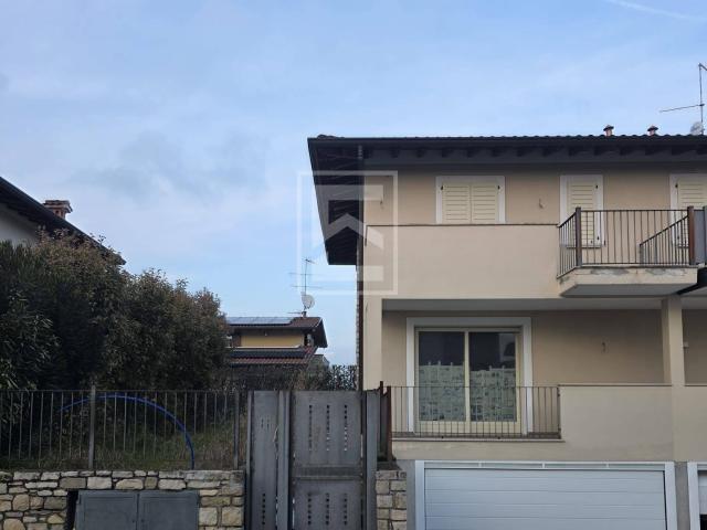 Villetta bifamiliare in vendita a Manerba del Garda, Solarolo
