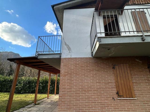 Villetta bifamiliare in vendita a Sarnano