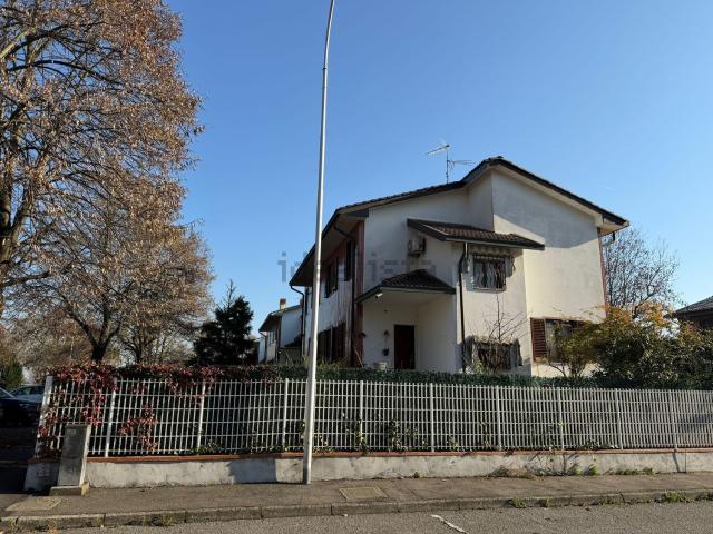 Villetta bifamiliare in vendita di 143 m² in Via Aldo Moro, 2