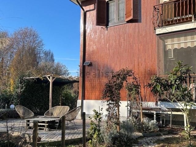 Villetta bifamiliare in vendita di 143 m² in Via Aldo Moro