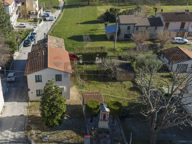 Villetta bifamiliare in vendita di 143 m² in Via B. Gigli, 2