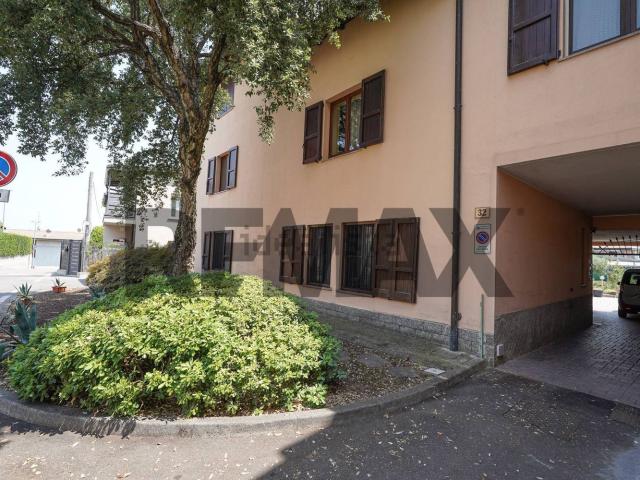 Villetta bifamiliare in vendita di 143 m² in Via Chiusa, 32