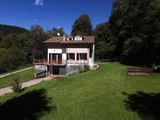 Villetta bifamiliare in vendita di 143 m² in Via Lem, 32