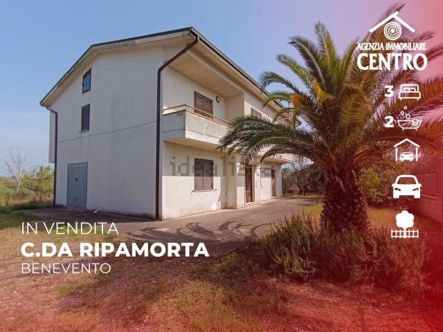 Villetta bifamiliare in vendita di 140 m² in Contrada Ripamorta