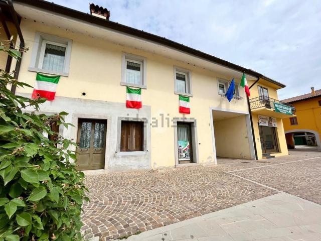 Villetta bifamiliare in vendita di 140 m² in Piazza Verdi, 9