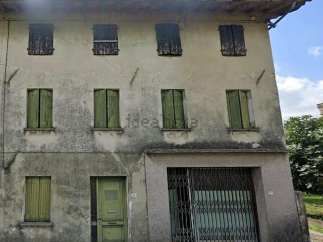 Villetta bifamiliare in vendita di 140 m² in Piazza al Tiglio, 6
