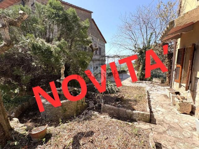 Villetta bifamiliare in vendita di 140 m² in Strada Calvese, 78