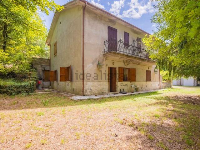 Villetta bifamiliare in vendita di 140 m² in Strada Provinciale per Orvinio