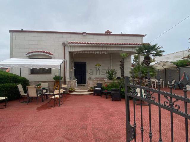Villetta bifamiliare in vendita di 140 m² in Via 9M, 37