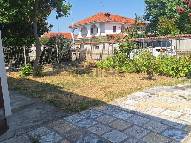 Villetta bifamiliare in vendita di 140 m² in Via Tassara