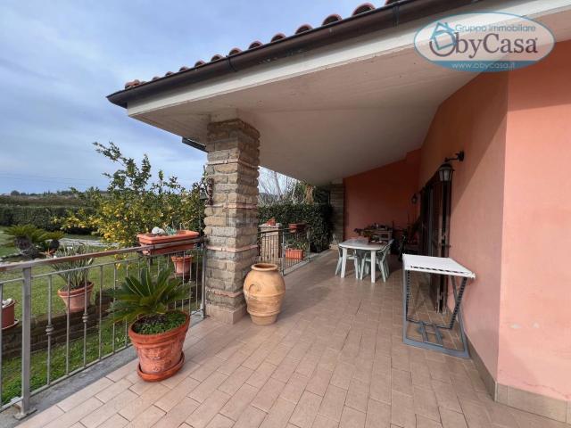 Villetta bifamiliare in vendita di 140 m² in Via Tre Cancelli
