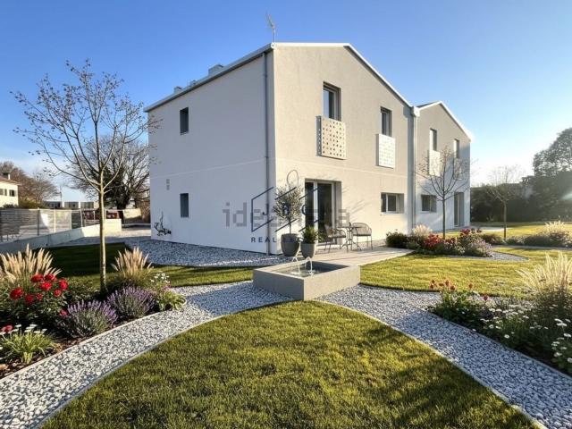 Villetta bifamiliare in vendita di 140 m² in Via Vittoria