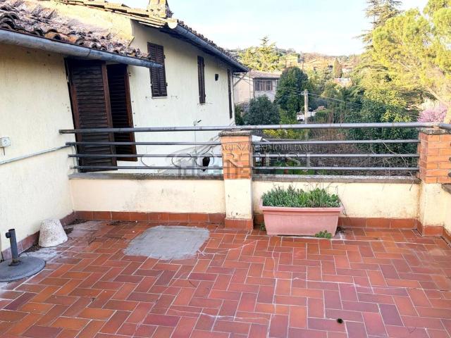 Villetta bifamiliare in vendita di 140 m² in Via Zenobia