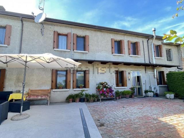 Villetta bifamiliare in vendita di 140 m² in Via A. A. Rizzo