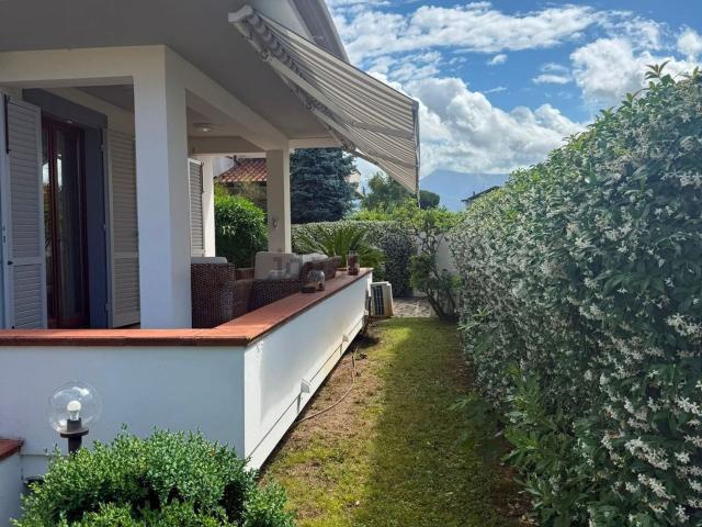 Villetta bifamiliare in vendita di 140 m² in Via Ada Negri, 14