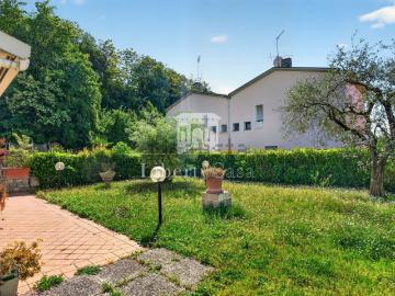 Villetta bifamiliare in vendita di 140 m² in Via Camillo Golgi