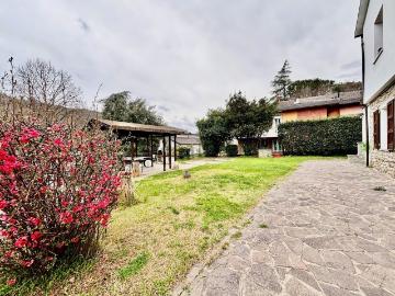 Villetta bifamiliare in vendita di 140 m² in Via Caduti Alpini, 8