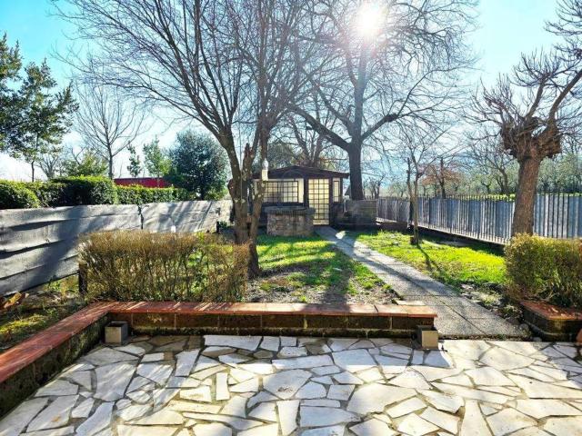 Villetta bifamiliare in vendita di 140 m² in Via Catalani