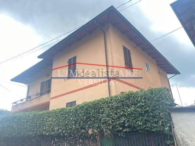 Villetta bifamiliare in vendita di 140 m² in Via Celia, 1