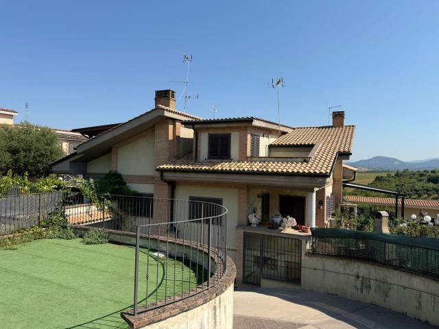 Villetta bifamiliare in vendita di 140 m² in Via Danimarca