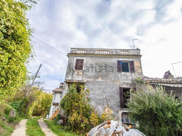 Villetta bifamiliare in vendita di 140 m² in Via dei Casali, 12