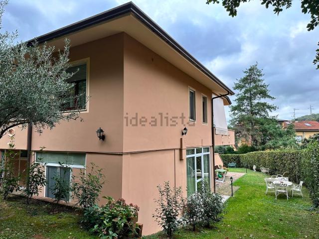 Villetta bifamiliare in vendita di 140 m² in Via dell&apos Elta, 80