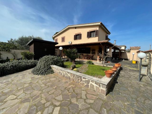 Villetta bifamiliare in vendita di 140 m² in Via delle Cinque Giornate, 17