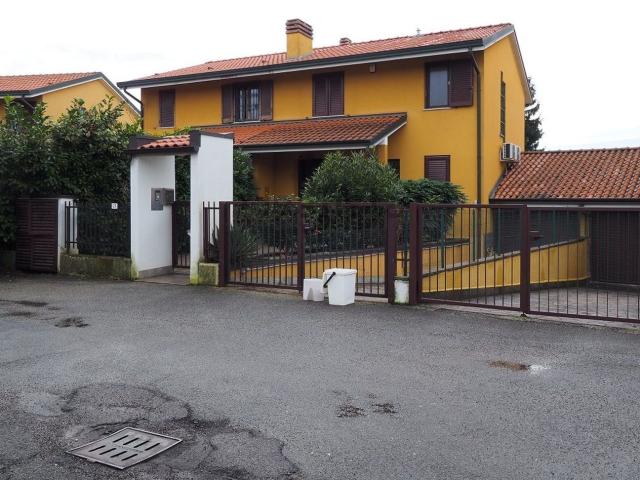 Villetta bifamiliare in vendita di 140 m² in Via delle Orchidee, 23