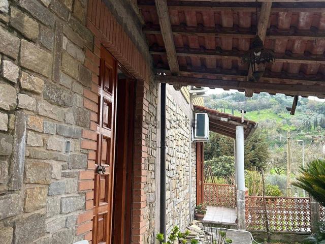 Villetta bifamiliare in vendita di 140 m² in Via Don Armando Borrelli, 7