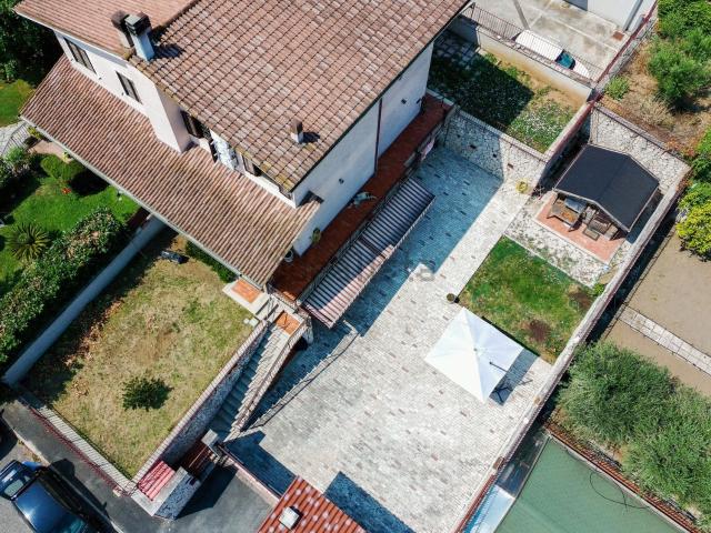Villetta bifamiliare in vendita di 140 m² in Via Garigliano, 19