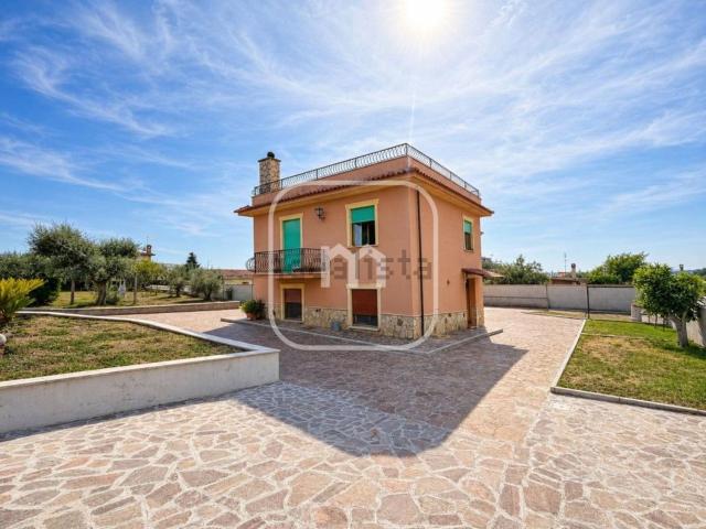 Villetta bifamiliare in vendita di 142 m² in Via Gioacchino Rossini, 6